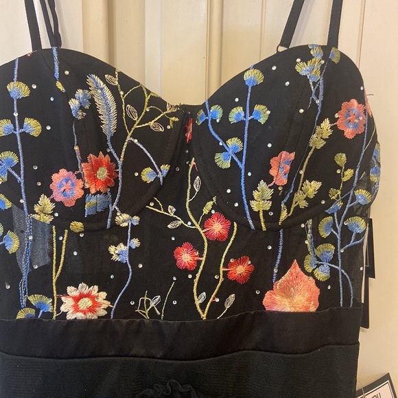 Dress - Picture 4 of 7